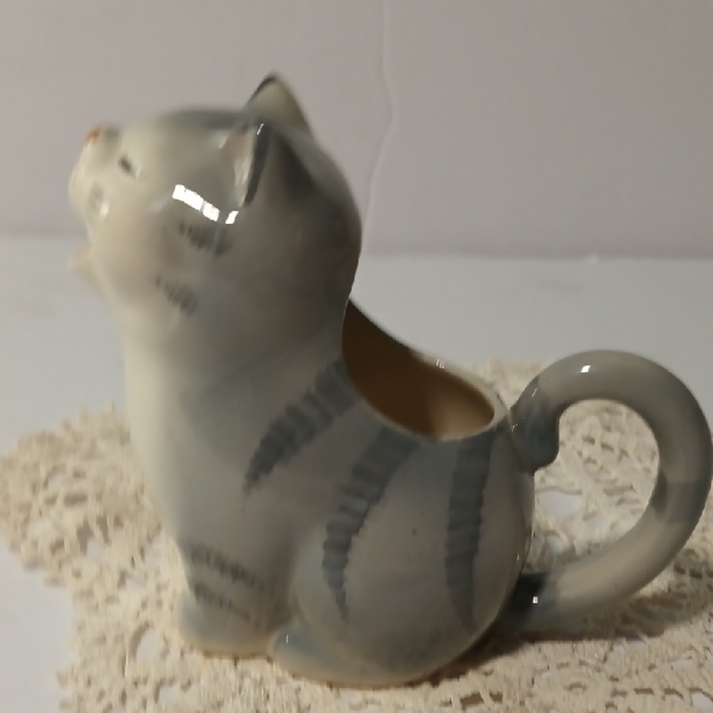 Vintage Gray Ceramic Cat Creamer Figurine - Picture 4 of 6